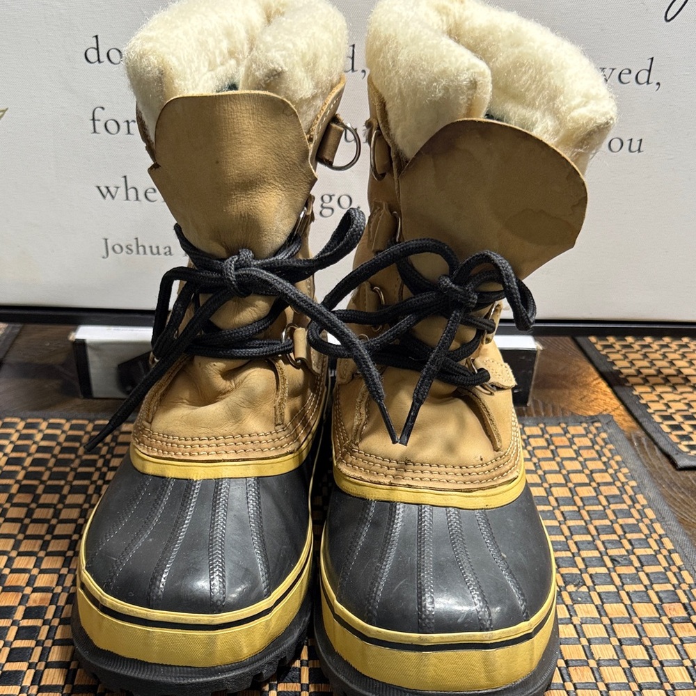 Sorel Winter Boots - Tan and Black Women SZ 8- Box12